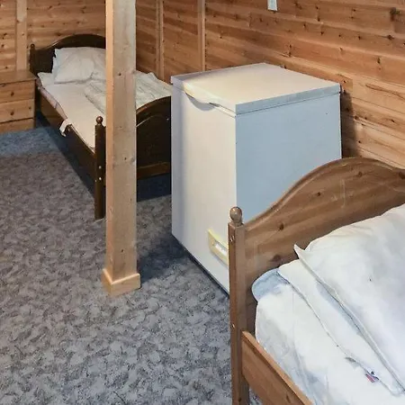 Sleeps 12 *
