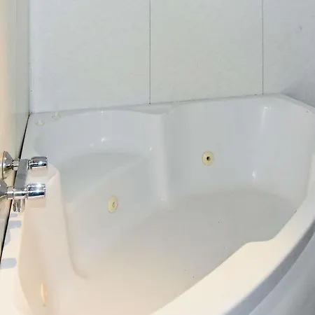 Sleeps 12 * Revke