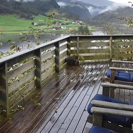 Sleeps 12 *