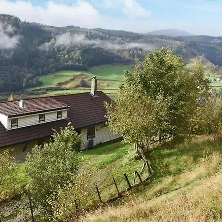 Sleeps 12 * Revke
